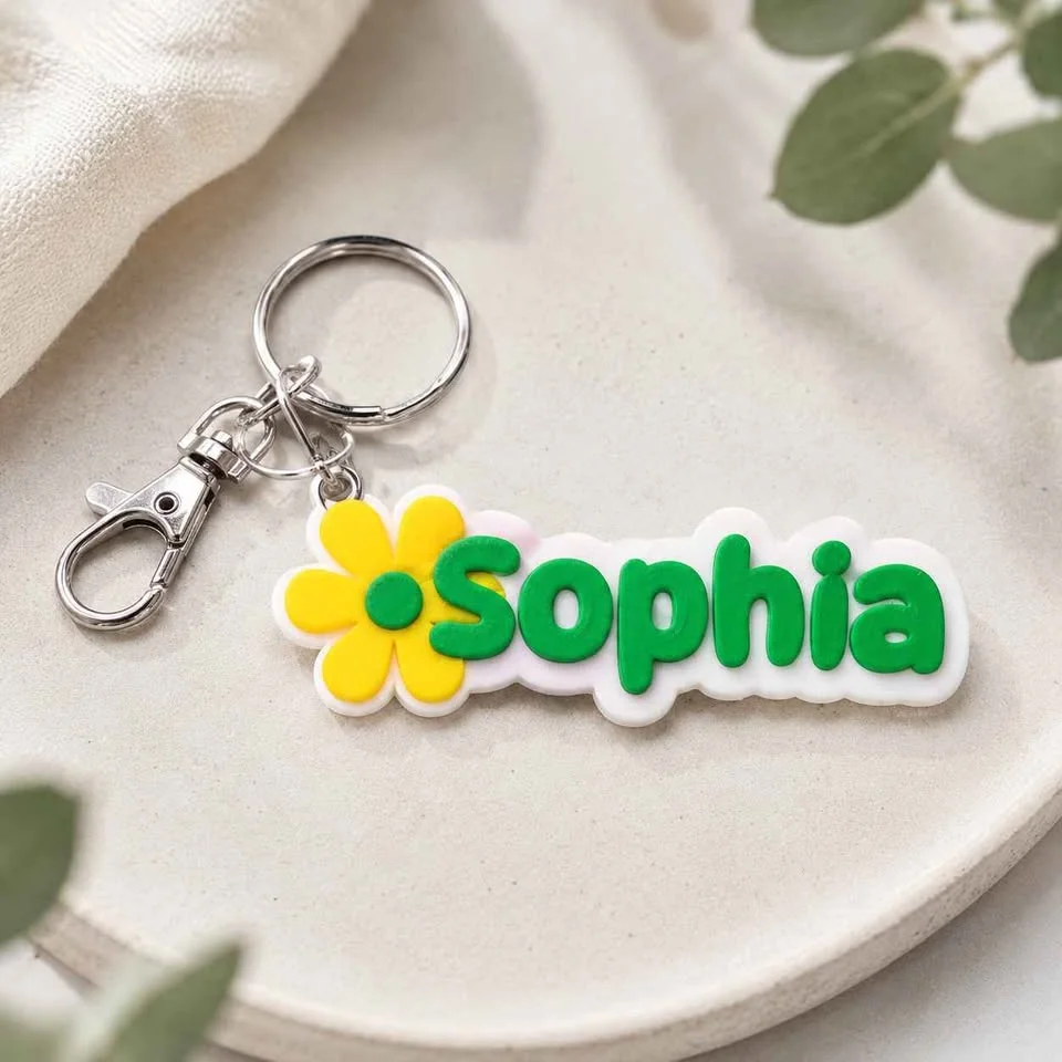Illustration: a green name bag tag with a yellow flower on a tote bag